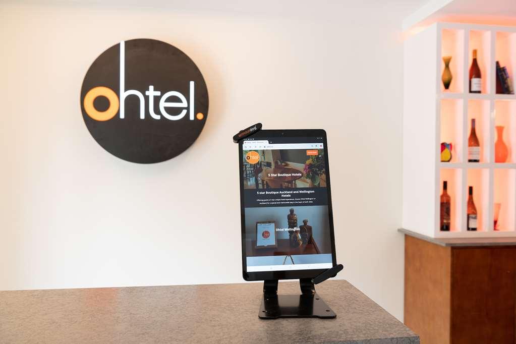 Ohtel Auckland Hotel Interieur foto Tablet at the reception desk of Ohtel
