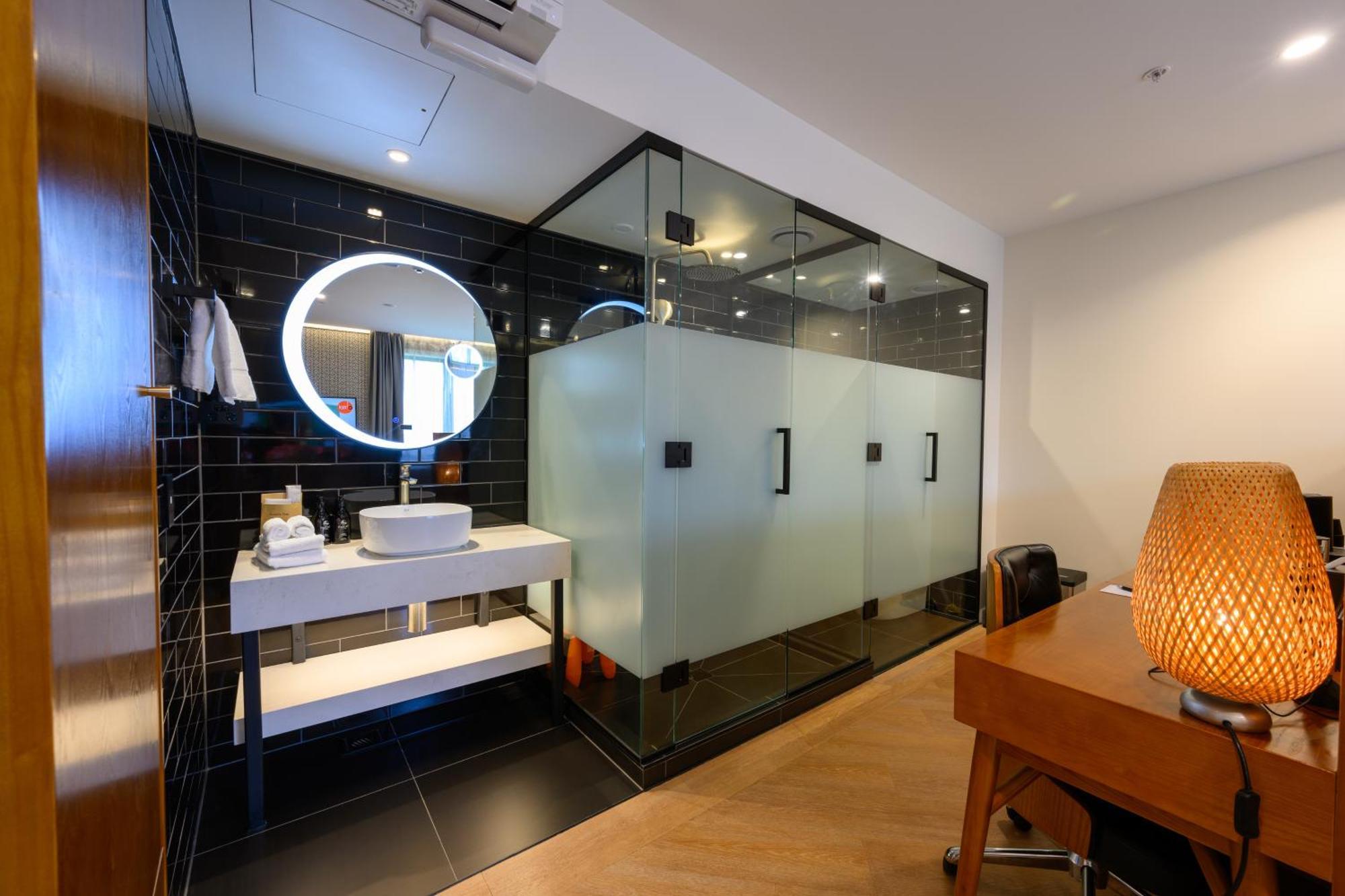 Ohtel Auckland Hotel Kamer foto A bathroom in a hotel